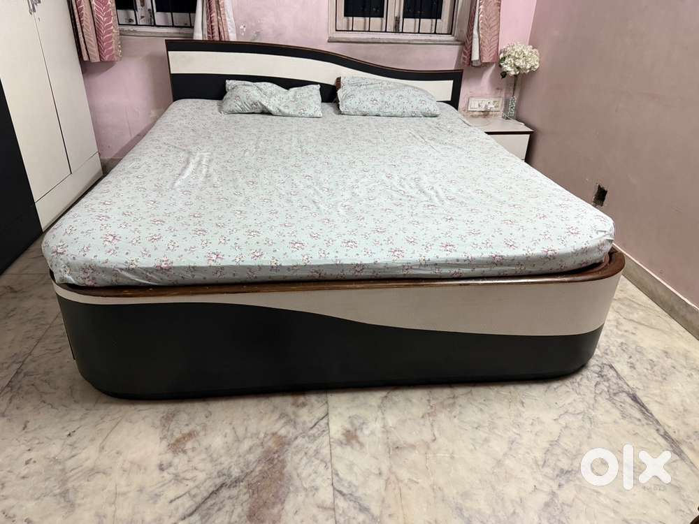 Modern Bed in Good Condition