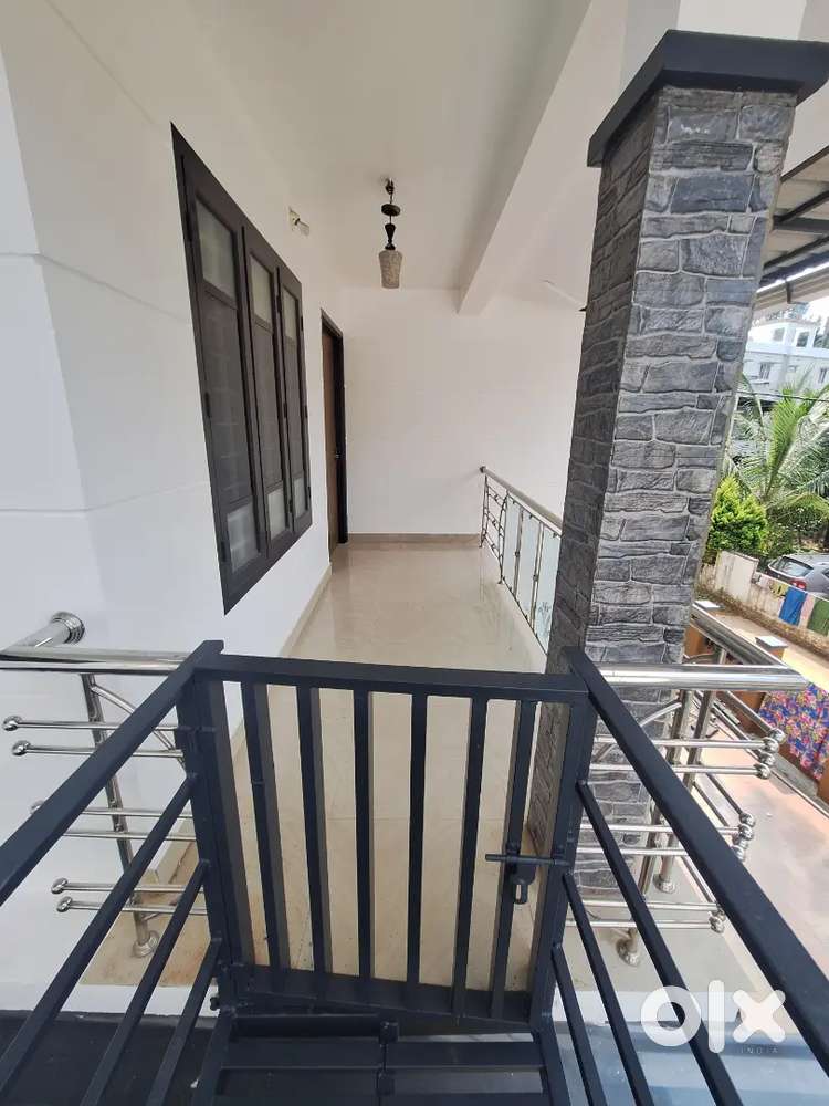 2bhk house upstair near new bus stand,Kalpetta for rent.