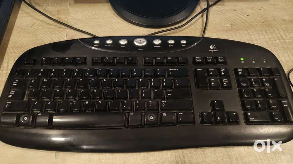 Core i3 Desktop PC  128GB SSD  Samsung Monitor + logitec Keyboard