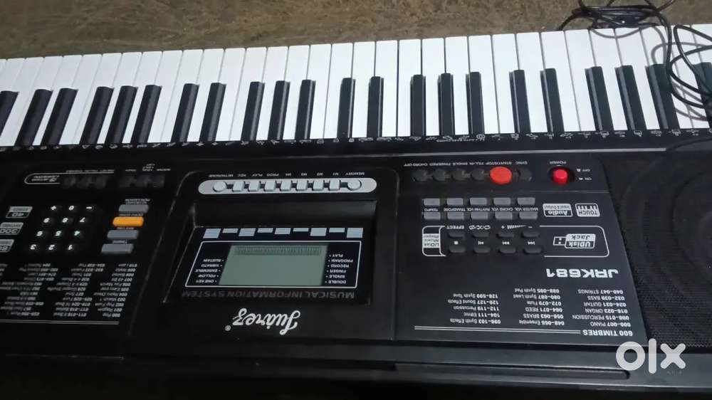 Jrk 681 new keyboard 3 mahina purana hai 4000 fix price not negotiable