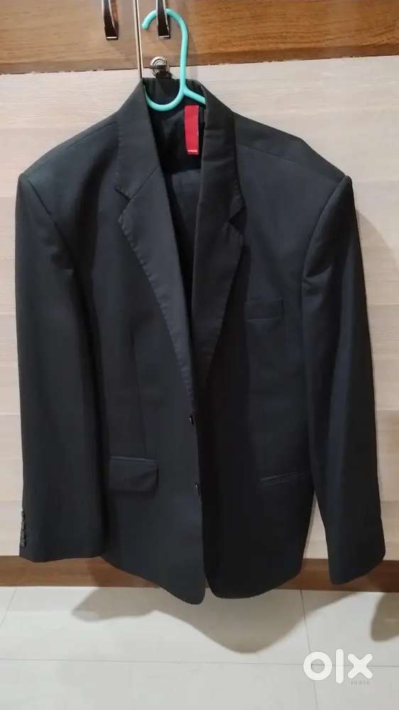 32 & 34 size suits sparingly used available for sale