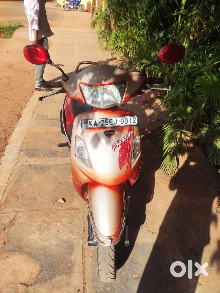 Front Paint dall but original. Scoty 4th owner good condition