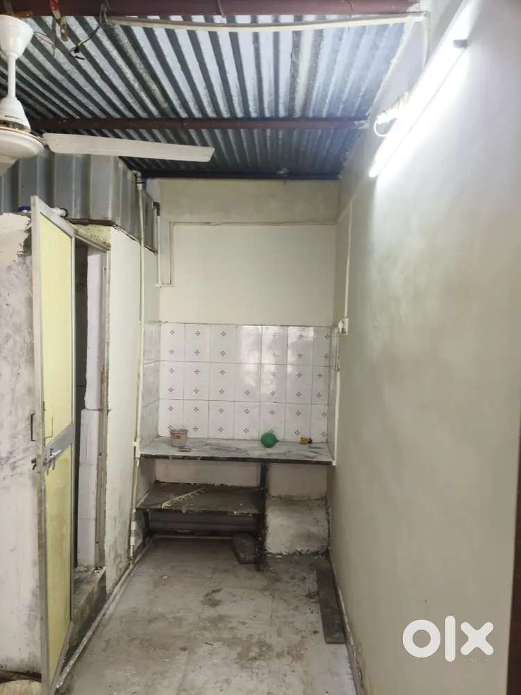 Single room  near Swargate walking distance 10 mins