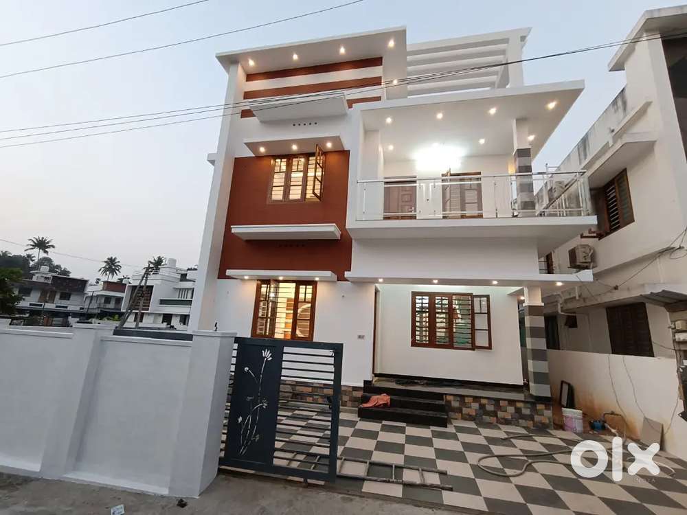 Newly constructed 4BHK 1550sqft house for sale near NH Varapuzha