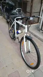 WHITE BTWIN