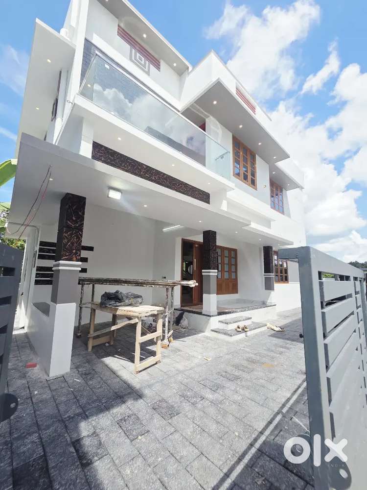 New beautiful spacious house srekarym powdikonm main road near