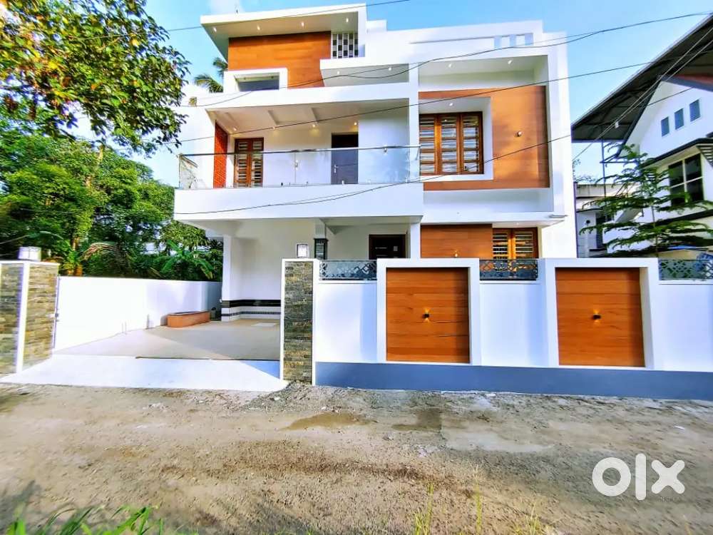 Edappally koonamavu 4cent house for sale