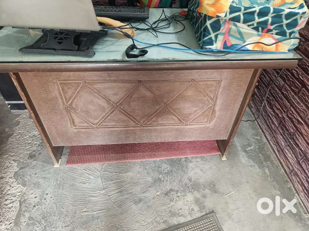 Computer table