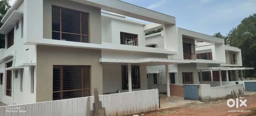 Posh house for sale in calicut near medical college Moozhikal road