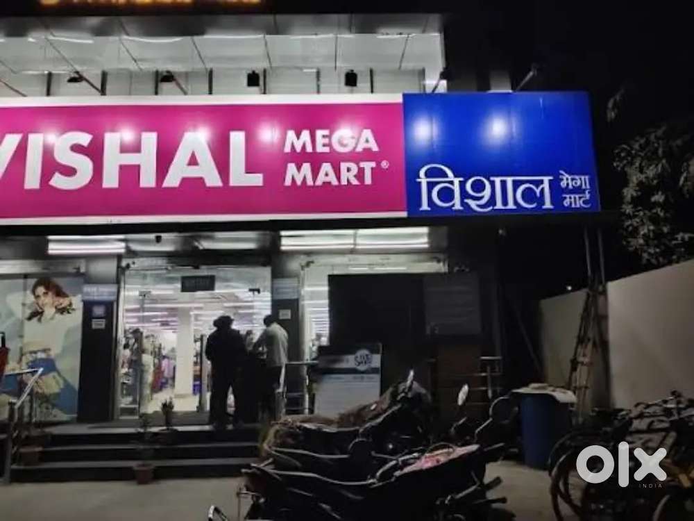 New job vacancy available in shopping mall only for boys need