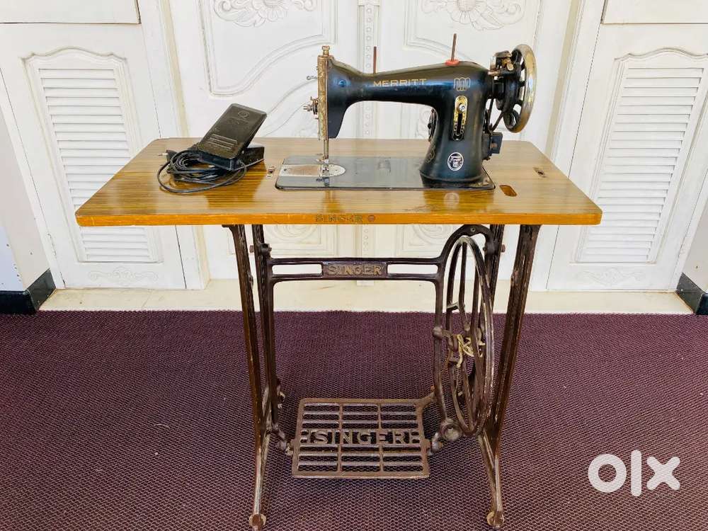 Singer Merritt Sewing Machine with Motor - Excellent Working Condition