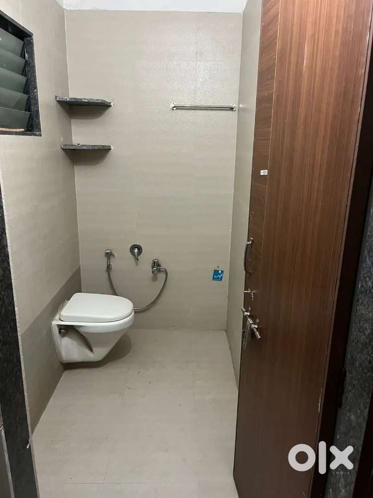 Vasna road near dmart, 3 bhk semifurnished flat rent