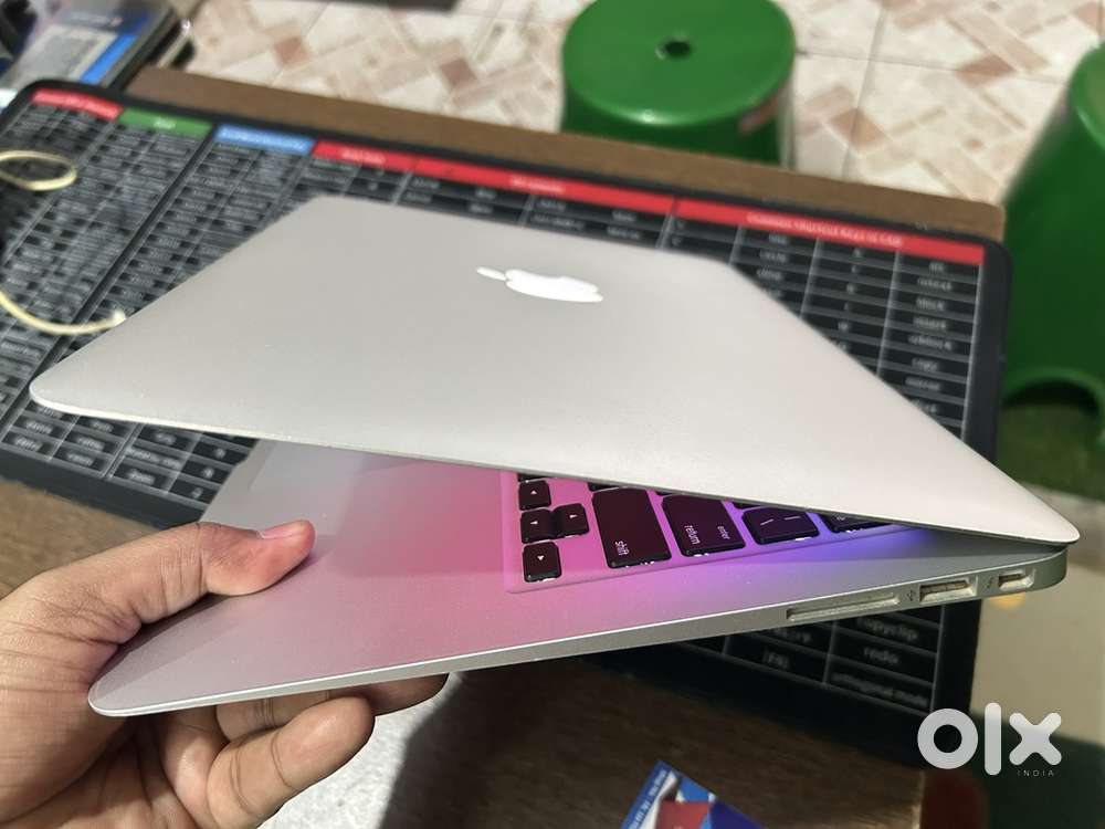 Apple Macbook Air 14 inc core i5 less used Laptop full new condition