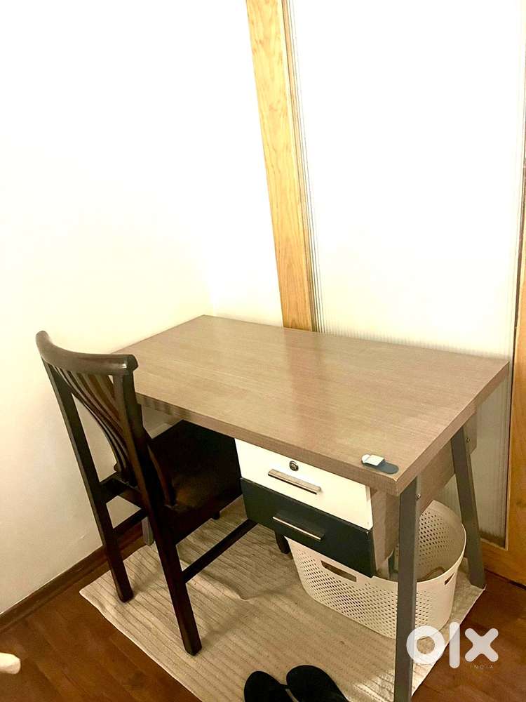 Urban ladder study table