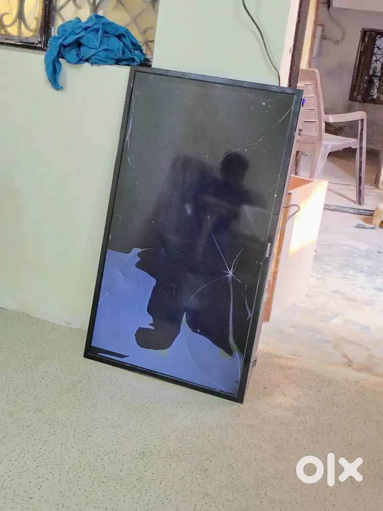 Tv 43 inch screen damage
