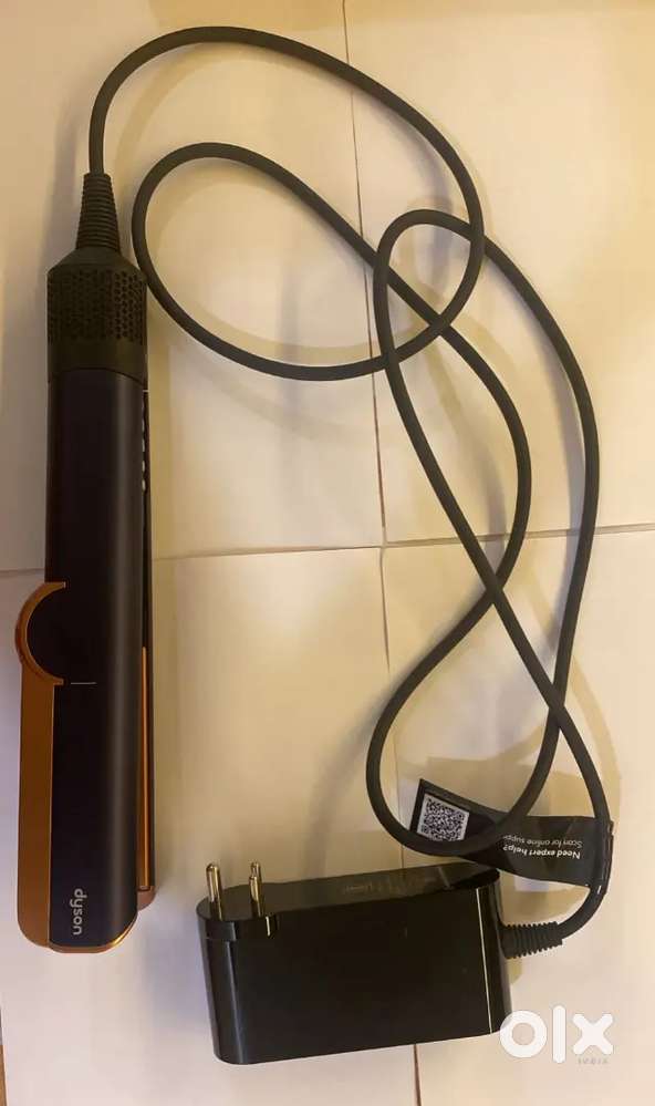 Dyson Airstrait Hair Dryer & Straightner - Mint Condition - 1 year Old