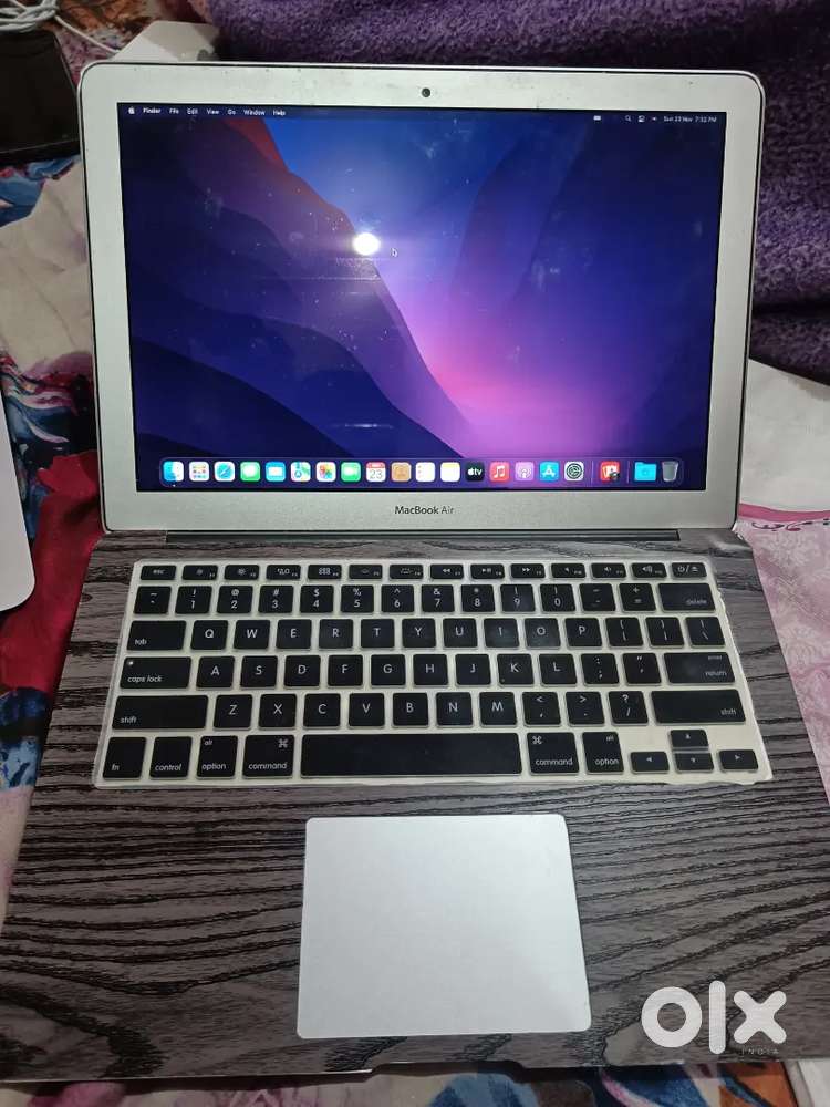 MacBook Air 30 256gb with charger