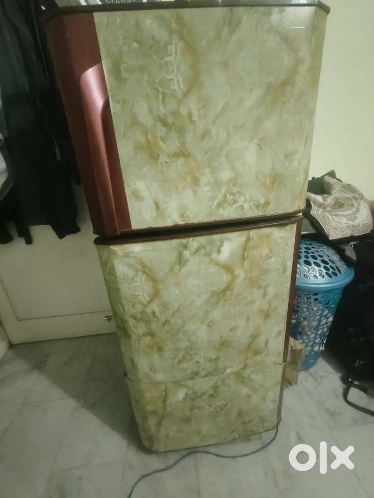 Room shift good condition refrigerator sell