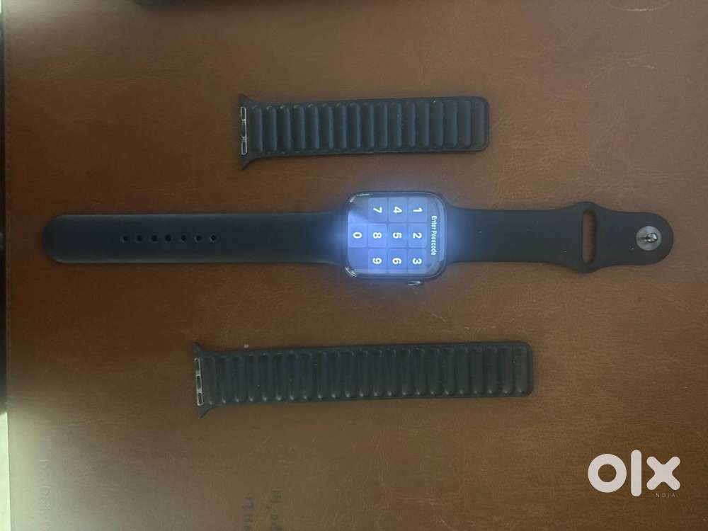 Premium Apple Watch Series 8 Bundle for Sale – Excellent Condition