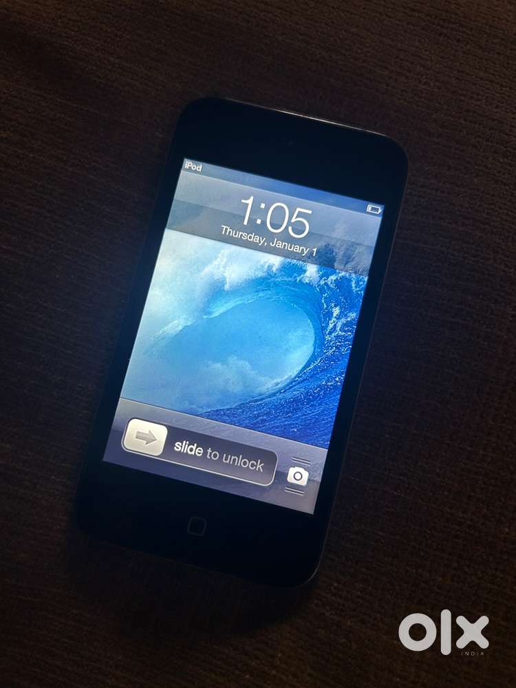 Apple ipod for sell at just 8999 rs. 4th generation. 8gb.