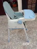 Baby sitting high chair