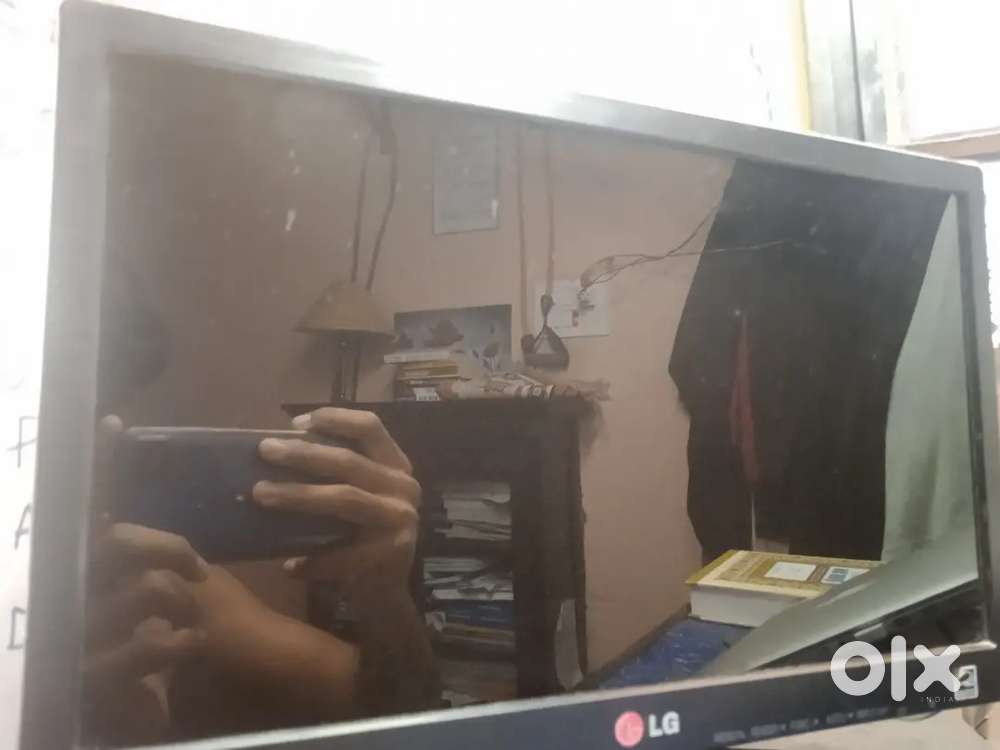LG LED Monitor Urgent Sale