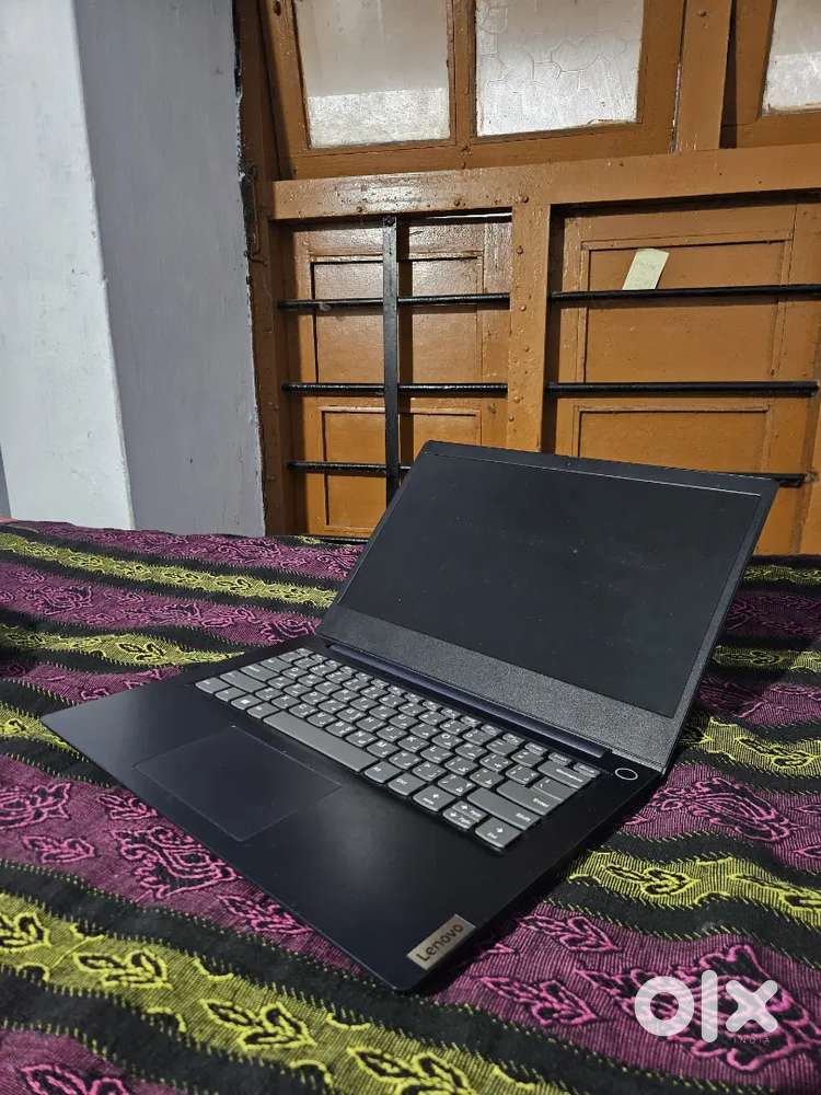 Lenovo ideapad 3 14IIL05 laptop