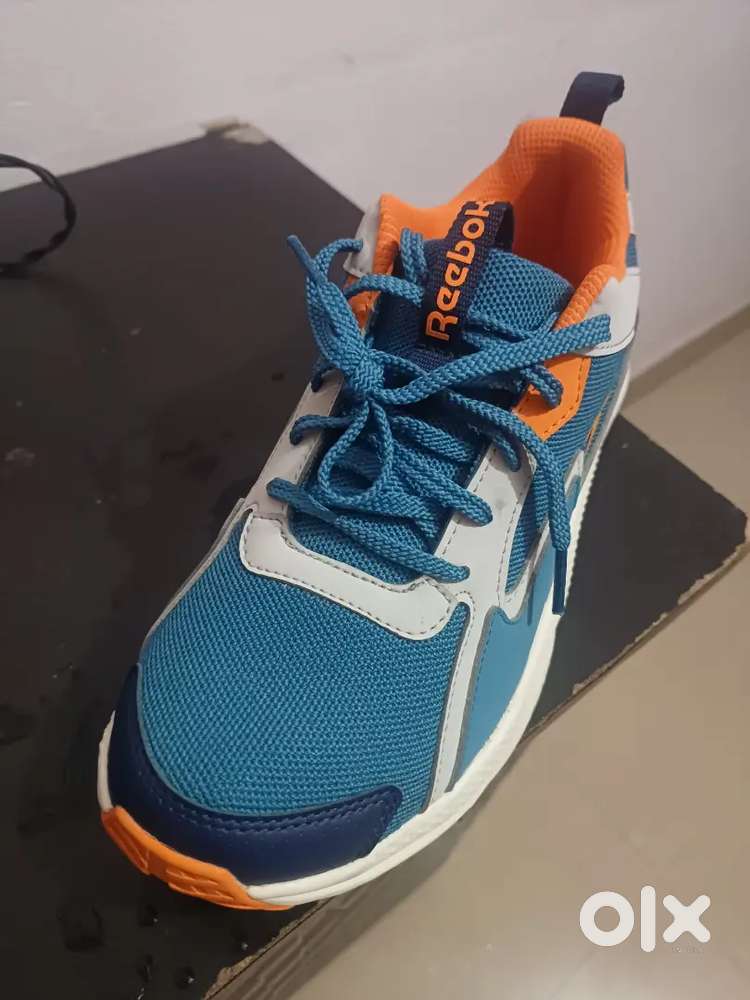 New hai bilkul 19-9-2025 ko liye hai reebok orginal brand rs2300