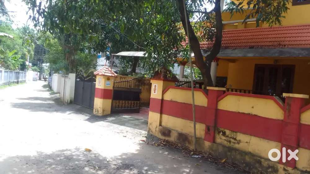 5BHK OLD HOUSE WITH 6 CENTS FOR SALE IN KALADY KARAMANA