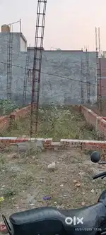 80 gaj ka plot gate band colony neev bhari hui or colum lge hue h