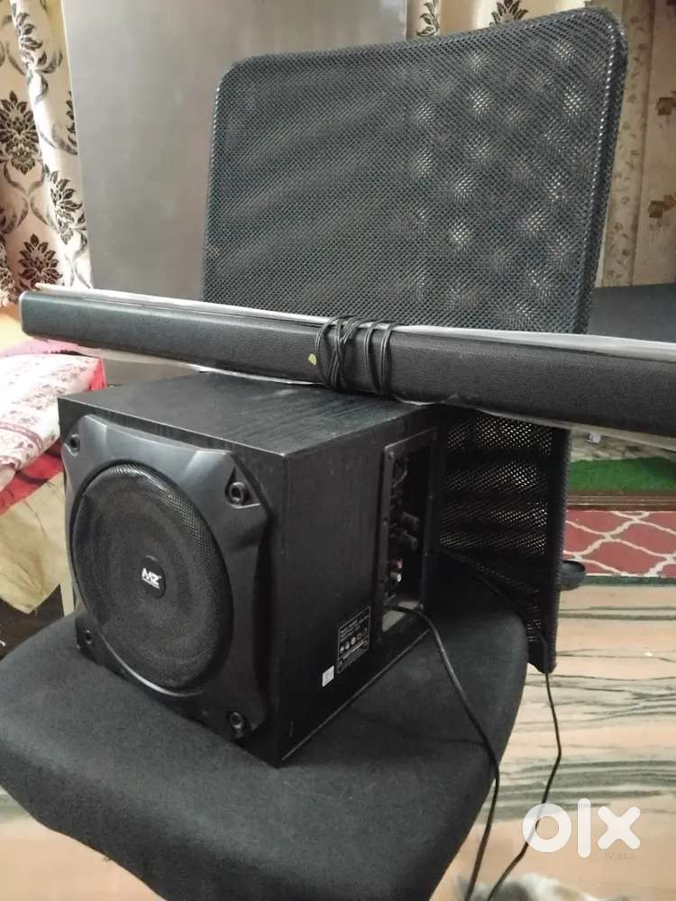 Home theatre subwoofer with bar