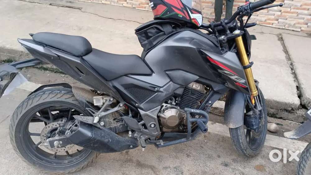 Hi I need to sell my less used vehicle honda CB300F