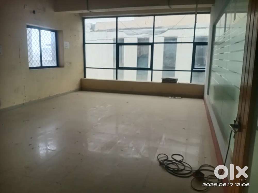 900ft semi office, deluxe crossing