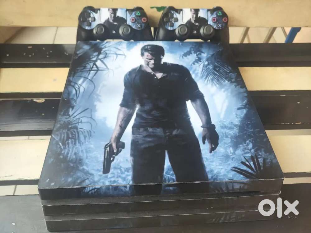 Playstation 4 PRO 4K  PS4 pro 4K  3 Controllers  Working Super