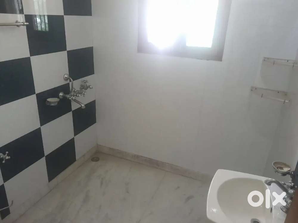 3bhk fully furnished first floor 40 family only.14marla house