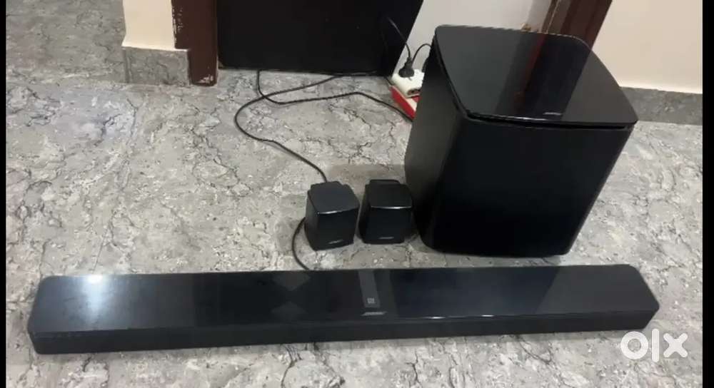 Bose soundbar soundtouch 300 + Acoustimas 300 + 2 surround speaker