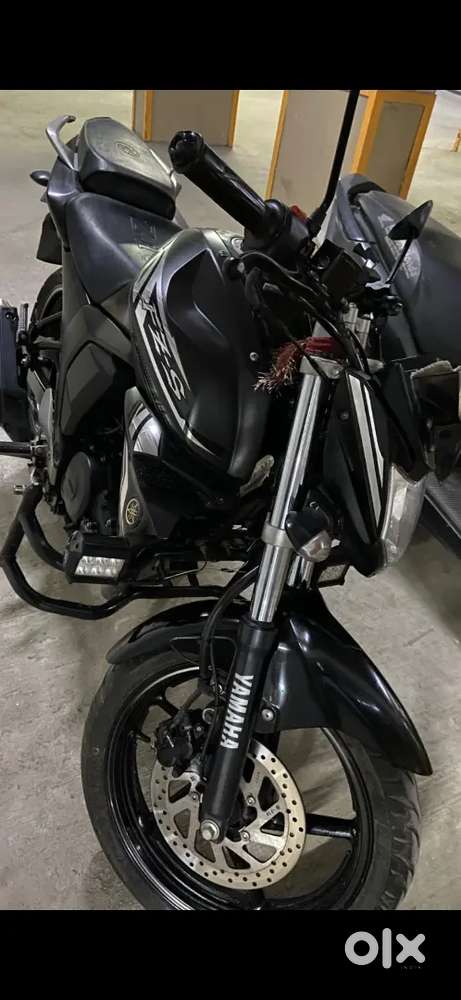 Yamaha FZs 25k KM Driven Black UP16 Noida