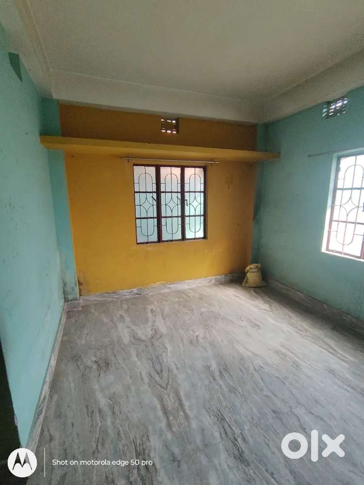 Grocery,medicine store bhi mil jayega jyada dur jane ki jarurat nahi.i