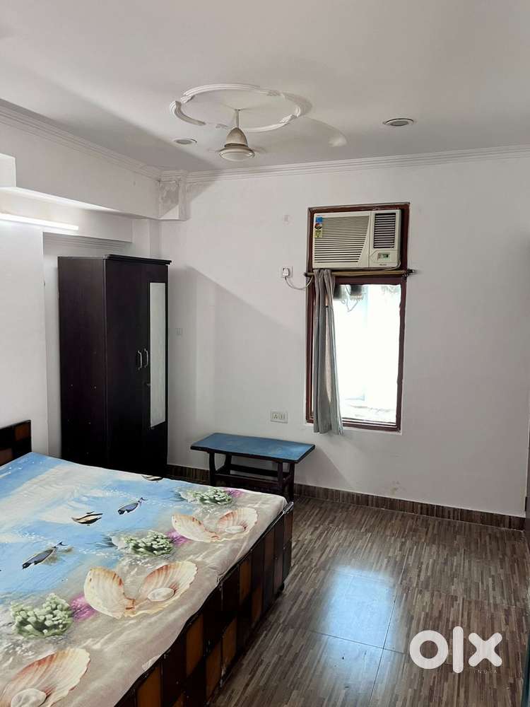 I room set mear Saket metro