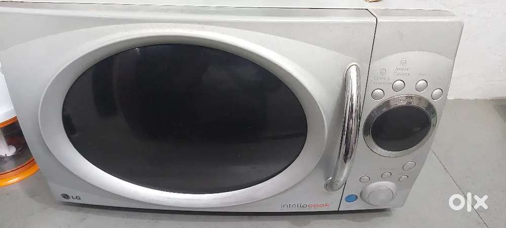 9 years old 25 ltrs LG Microwave