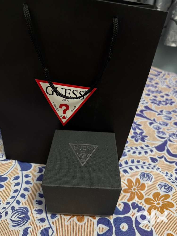 Guess Quartz green dial