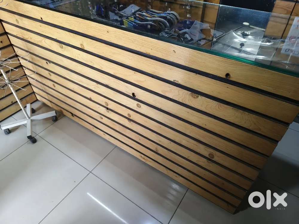 Shop table with glass