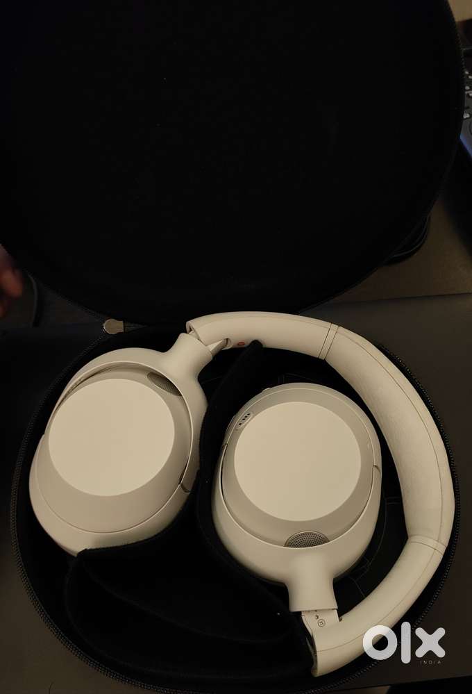 Sony ULT Wear WH-ULT900N - White  Deep Bass  Noise Cancelling  50Hr