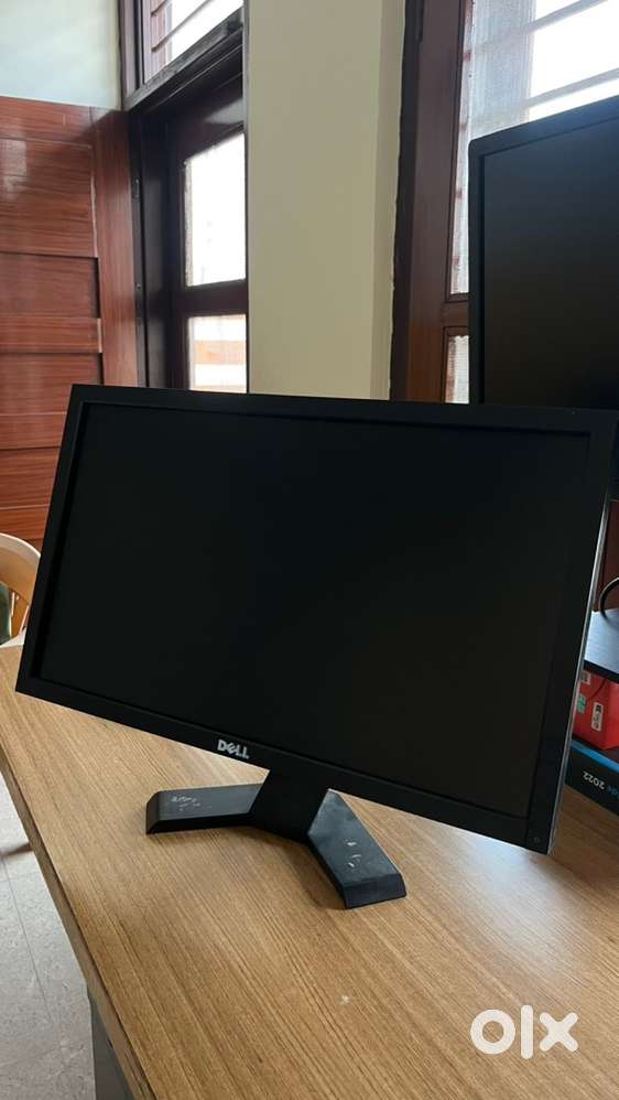 2 Dell monitors with keyboard and mouse set