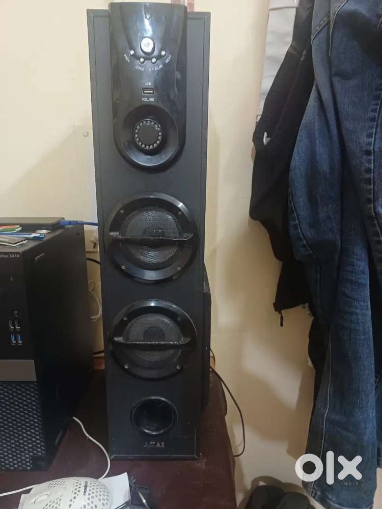 Akai tower sound box