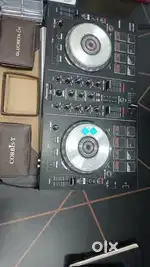 DJ CONTROLLER