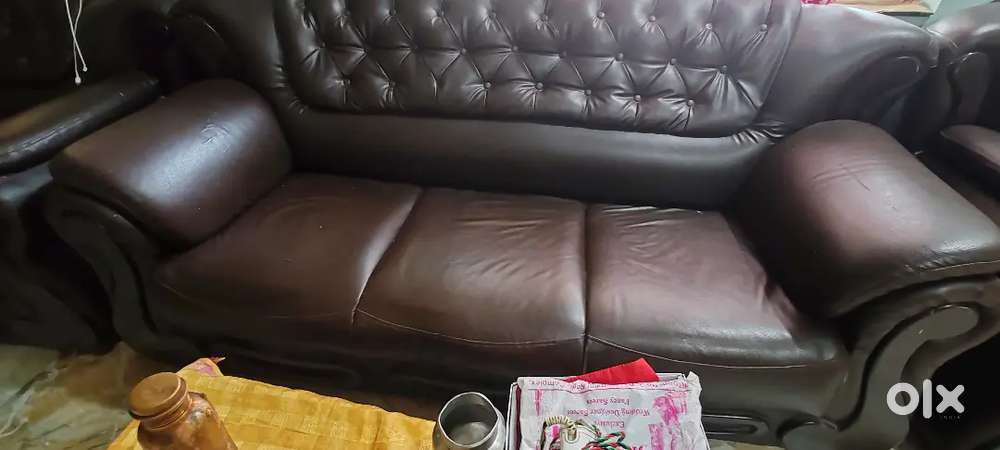 5 Seater sofa set sale well maintained,