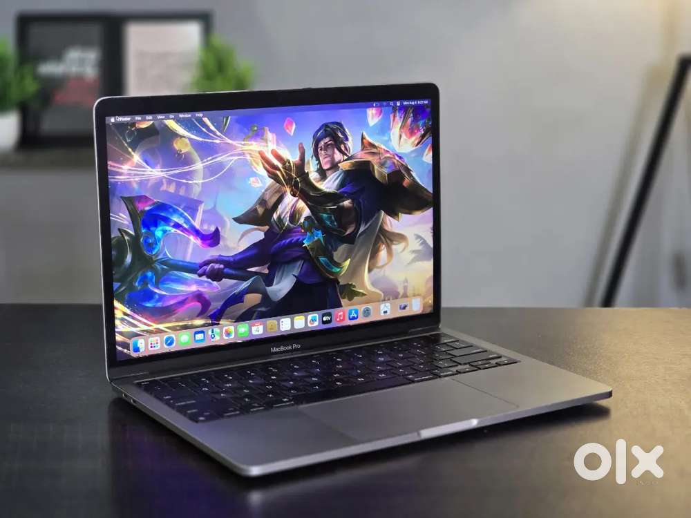 MacGallery Macbook Pro M1 13 inch 16gb/256gb with charger and warranty