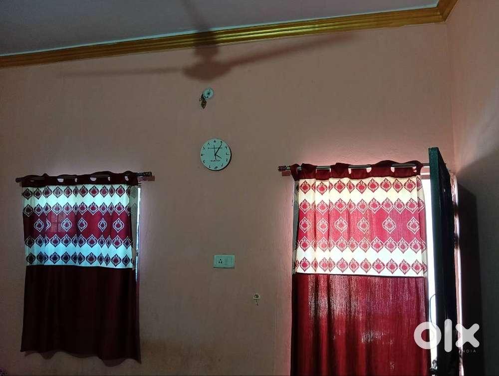 Ground floor me 1 room,1 kitchen,1 bathroom hai. Water supply 24hrs.