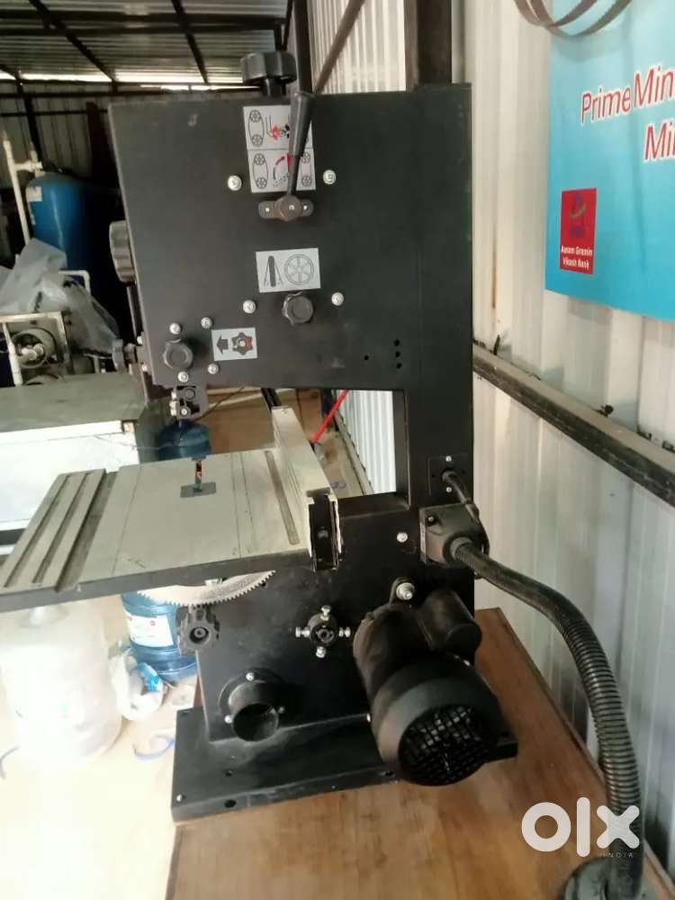 Bandsaw machine
